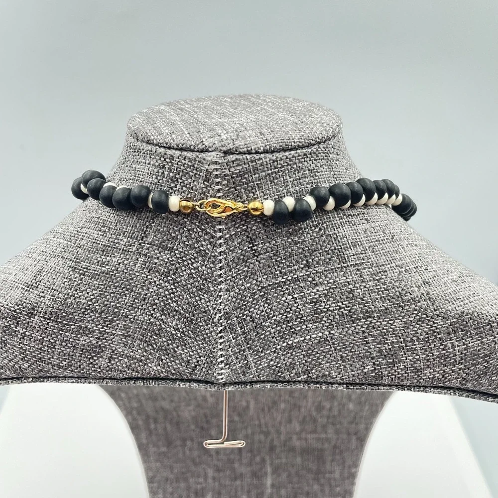 Vintage 90s Y2K Black White Matte Bead Necklace Boho Women's Classic Jewelry